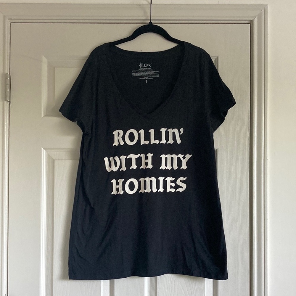 NWOT Torrid Rollin With My Homies V Neck Graphic T. Size 1 (14/16)